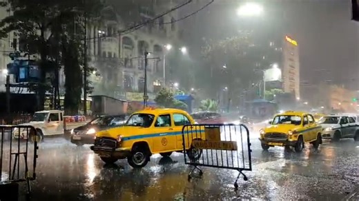 West Bengal Rain Update: সন্ধে নামার মুখে ঝেঁপে বৃষ্টির পূর্বাভাস ৪ জেলায়, স্পেশাল বুলেটিন