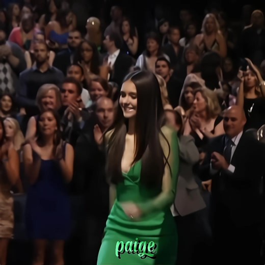 Nina Dobrev: Enfocados en El Amor