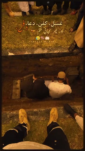 ‎محمد آفتاب‎ on Instagram: "😥⚰️🤲🏻 日本は、🎭💯人々の「一歩一歩」を電力に変える革新的な技術を導入しています。 それが「圧電タイル（ピエゾエレクトリック・タイル）」です。 このタイルは、歩行者が踏むたびに生じる圧力と振動のエネルギーを吸収し、 その機械的な力を電気エネルギーに変換します。 内部に埋め込まれた圧電素子がわずかに変形することで、 微小な電流が発生します。 一歩一歩は小さな電力ですが、何百万もの歩行が重なれば、 LEDライト、デジタルディスプレイ、センサーなどを動かす 十分な電力が生み出されるのです。 東京・渋谷駅のような人通りの多い場所では、 1日に約240万歩がこのシステムに貢献しています。 この電力は蓄電または即時利用が可能で、 従来の電力供給への依存を減らし、 持続可能な都市インフラの発展を支えています。 日常の「歩く」という行為が、 未来の再生可能エネルギーを生み出す力に変わっているのです。⚡ #日本 #圧電タイル #ピエゾエレクトリック #歩行発電 #渋谷駅 再生可能エネルギー スマートシティ テクノロジー 革新 環境保護