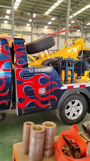 Various types of tow truck and road rescue vehicles have been prepared for large-scale orders.