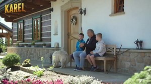 803K views · 10K reactions | Už dnes vstupuje film Karel do českých kin. Mám radost, že jsme se uvedení konečně po roce dočkali. A proto se s vámi chci podělit o jedno z dalších nezveřejněných videí.  Ten Karlův specifický humor TAK CHYBÍ! Krásný den přeji a úsměv na tváři. 殺 A ať se vám náš dokument líbí.  Ivana | Karel Gott | Facebook