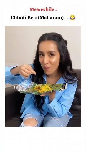 Badi beti kaamwali bai and choti beti maharani #kareenakapoorkhan #karishmakapoor #priyankachopra