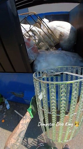 Crystal table !! Hou much is it worth ?? #dumpsterdiveking #dumpsterdiving #Crystal #free #king #wow | Dumpster Dive King