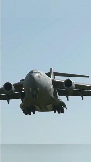 😳 Dangerous or Perfect Landing? Amazing C-17 Military Aircraft Landing ✈️🔥