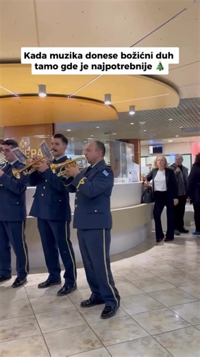 Grčka Info | Smeštaj u Grčkoj on Instagram: "Božić u Grčkoj u znaku muzike i solidarnosti 🎄🇬🇷 Bend Ratnog vazduhoplovstva i ove godine doneo je božićne melodije u bolnicu MITERA, unoseći radost i toplinu među pacijente, njihove porodice, kao i medicinsko osoblje. Lep primer prazničnog duha, podrške i zajedništva. 🇬🇷 🎥| @mitera.gr #grckainfo #greece #grcka"