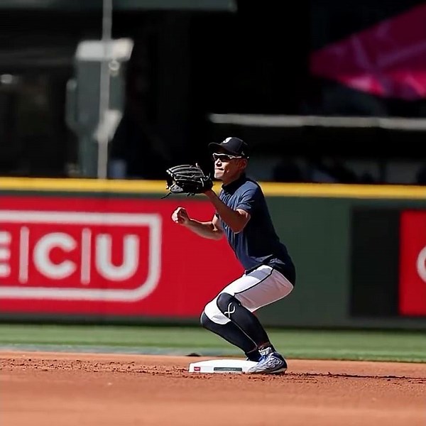 Ichiro taking part in some infield drills 👑