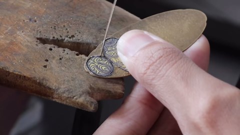 Turning a Coin into a 3D Insect Pendant – DIY Bee Pendant Jewelry Tutorial