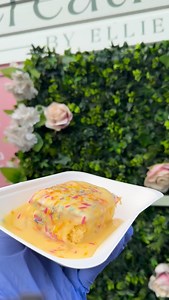 Warm old school cake and hot custard on the cake trailer always! Hot pud! Especially in the colder months here in the UK!🥧🍮🍰 #cake #foodtruck #foodtruck #foodtrailer #oldschoolcake | CupCake’Creations