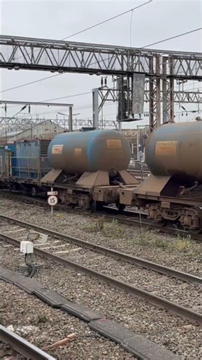 Colas 56302 + 56113 departing Crewe on RHTT duties #shorts #trains #class56 #diesellocomotive