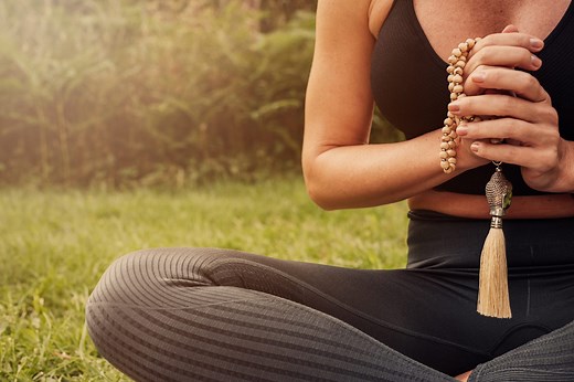 Qué es un japa mala y cómo puede ayudarte a meditar