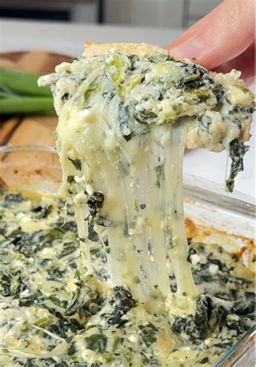 Healthy High-Protein Spinach Dip 🔥🤤🙌 What you need: 16 oz cottage cheese 12 oz frozen spinach 1 cup shredded mozzarella 1/2 cup Parmesan 1/2 block light cream cheese 4 tbsp ranch seasoning How to make it: 1. In a greased baking dish, combine all ingredients and bake @ 350F for 25 mins. 2. Take it out, mix well and put back in for another 20 mins. 3. Serve with your favorite crunchy snack and enjoy! Pro tip: You can also use Greek yogurt instead of cottage cheese but the point is, by replacing