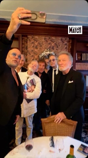 REPOST Paris Match Eddy Mitchell, les copains d’abord ! 😘 À 82 ans, le chanteur a battu le rappel de ses camarades pour son nouvel album, le bien nommé « Amigos ». Rencontre sans filtre avec les fines gueules de la chanson française. 👉 Récit de @blocoge et clichés de @tonyfrankphoto à retrouver chez votre marchand de presse jeudi. 🎥 @smithreporter 🍽️ Merci au @laurent_restaurant _ #eddymitchell #alainsouchon #williamsheller #pascalobispo #food #musique | 100% Fans Obispo