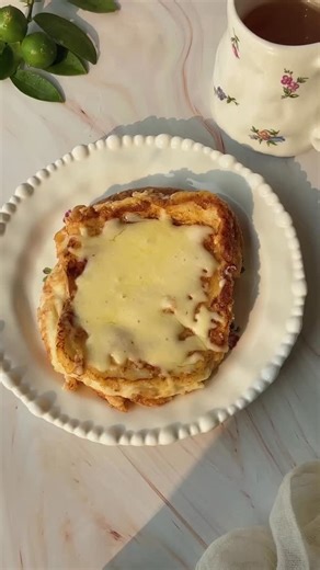 Simran Tandon on Instagram: "Viral Crispy Milk Bread with Cheese 🧀🔥 | Easy 5-Minute Recipe 🥛🍞🧀 Soft bread soaks up milk, gets buttery & crispy, and that melty mozzarella topping is pure heaven 🤤✨ Quick, easy & trending and a must-try snack! Save this recipe for later and tag me when you try it 💛 Milk Bread Recipe, Cheese Toast, Viral Recipe, Easy Snacks, Cheese Lovers, Crispy Bread"