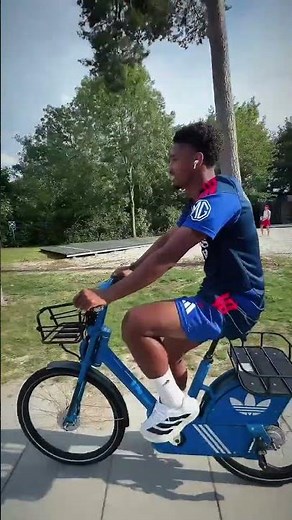 🚲🔴🔵 POV : Tu vas au stade en vélo pour disputer ton match #olympiquelyonnais #ol #football