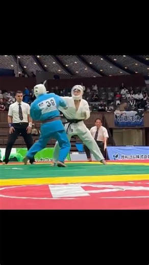 空道 🇯🇵全日本空道連盟 大道塾 横浜北支部 on Instagram: "第4回アジア選手権32 中上(総本部)vs中村(日進）軽重量級 準決勝 ワールドカップでは躓いたものの昨年の全日本無差別、今年の全日本体力別を制した中上優位は変わらないと思ったが、残念ながら試合中の怪我で棄権、中村が決勝へ #大道塾 #空道 #横浜 #東神奈川 #kudo"