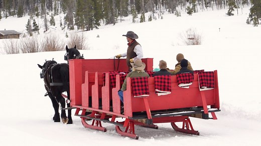 Create lasting memories with the kiddos by taking a magical sleigh ride to an old homestead in the Soda Creek Valley! The Keystone Stables are open for the season, but have invited a very special guest to join them this weekend - Santa Claus! 🎅 This weekend, guests can bundle up, hop aboard a sleigh and meet the jolly man himself! Scenic and Dinner Sleigh rides are available throughout the season, for more information, visit the link: https://www.exploretock.com/keystonestables/event/437894 | K
