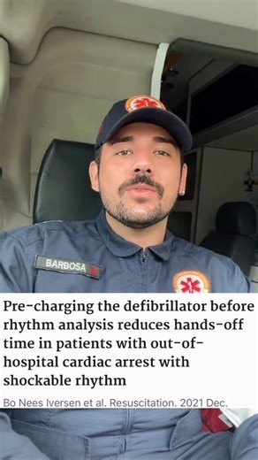 Gabriel Barbosa on Instagram: "Menos hands-off time significa mais perfusão e mais chance de sobrevivência! ⚠️🚨 Em 1 minuto e meio, eu falo como ganhar segundos preciosos durante a RCP. Artigos internacionais já discutem a estratégia de⚡ pré-carga do desfibrilador. 📉 Toda pausa derruba a perfusão. 📈 Retomar compressões leva tempo para ser eficaz novamente. 🎥 Este é um vídeo educativo. Não substitui diretrizes. Protocolos devem seguir normas locais e recomendações vigentes. 🤝🏻 Diretrizes: �