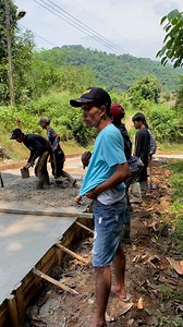 380K views · 10K reactions | Nah ini lah proses pengecoran bersama warga sekitar Tapi tidak kalah bagus kualitas nya Mantap pokonya luar biasa jalan batu kapur menuju mulus dan leucir  | Sofiansyah Novi | Facebook