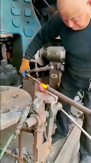 The process of forging iron hooks