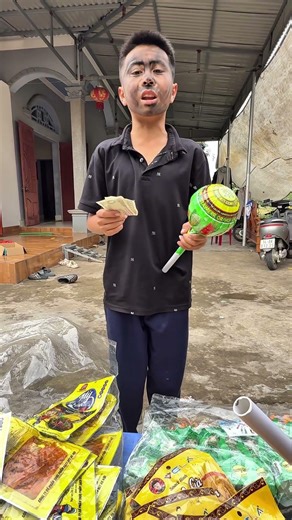 Anh năng khiếu giúp đỡ 2 cậu bé ăn xin tội nghiệp #nangkhieuvip #funny #comedy #haihuoc #giaitri