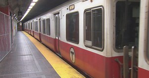 Driver of Red Line train that dragged man to death suspended