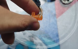 Beyblade X大战Metal Fight Beyblade：“苍龙爆刃VS闪光射手”闪光射手惨遭物理burst。