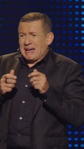 1.8M views · 43K reactions | À votre avis… Qu’est-ce qui est le plus angoissant quand on prend l’avion?  | Dany Boon | Facebook