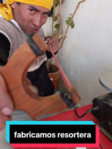 Cómo hacer una resortera de madera paso a paso