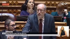 Cuidados paliativos (ou falta deles), o perigo (ou mito) das rampas deslizantes, interpretações diversas da Constituição ou a oposição entre direitos individuais e o papel do Estado. Foram muitos os argumentos esgrimidos esta tarde no Parlamento, no debate que antecedeu a aprovação da eutanásia. Saiba o que se segue: https://bit.ly/2V8d22H | Renascença