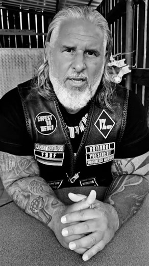 Dieses Land ist nur noch zu retten, wenn endlich angefangen wird, Politik für die eigene Bevölkerung zu machen. Das ist jedoch auch von dieser Regierung nicht im Geringsten zu erwarten. Es wird tagtäglich weiter bergab gehen, so viel steht fest. Und auch wenn es hart klingt, aber vielleicht ist das die letzte Hoffnung, dass Viele doch noch eines Tages aufwachen werden. Letztendlich aus Angst und wirtschaftlicher Not. Deutschland immer zuerst! Euer Tim K. | Tim K.