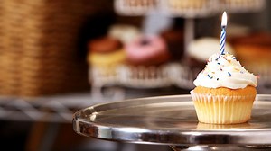 Watch How to Make Birthday Cupcakes on Amazon Live