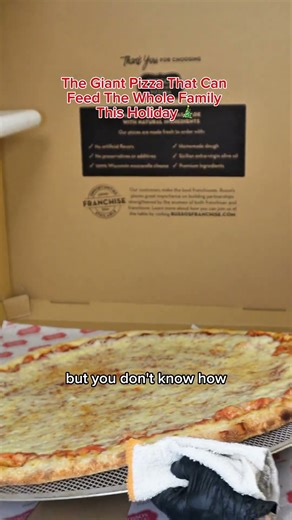 Russo’s Giant Pizza is holiday season energy. 🍕✨