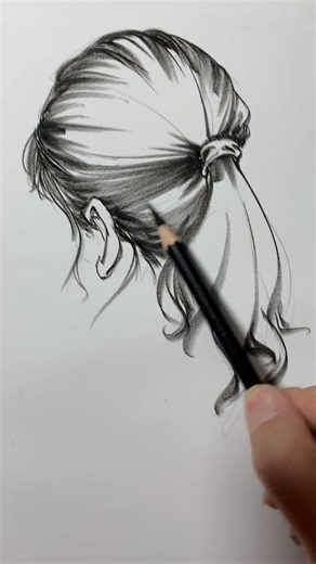 Sketch Daily Dose on Instagram: "Zhe Yan is an artist who creates expressive charcoal sketches, capturing the essence of his subjects with bold strokes and intricate details. He shares tutorials on sketching techniques, including detailed guides on how to draw hair for both men and women, showcasing his mastery of texture, flow, and shading in charcoal. Artist: 351852681 / 杭州速写哲棪（2月28号教培报名） on Douyin #art #drawing #sketch"