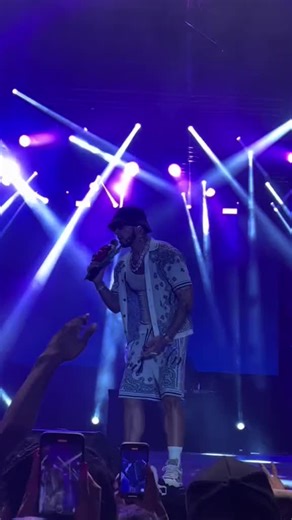 SECRETO - Anuel AA y Karol G: Concierto En Vivo