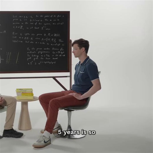 OpenAI Noam Brown5 年對現在來說已經太遙遠了，我根本不知道 5 年後的世界會是什麼樣子……因為進展實在太快了。 我認為 1 到 2 年內，數學就會開始看起來很像今天的程式設計。 模型會做大部分的工作，而人類負責引導它們 、指向正確方向、挑戰它們的輸出，並和它們一起合作達到強大的成果。 老實說，我原本以為數學會比程式設計更早被 AI 徹底改變……但我覺得它不會落後太遠。