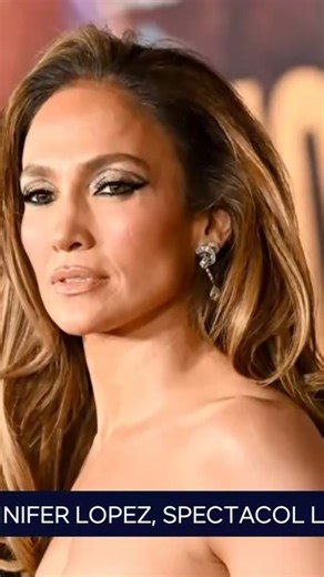 Jennifer Lopez a pășit astăzi pe pământ românesc. 🎤 🔵 Artista, care va susține un concert de zile mari în capitală va sta la un hotel de lux și este însoțită de o echipă impresionantă de 110 persoane. 🔵 Totul este gata pentru show-ul care se anunță spectaculos: scenele sunt aproape finalizate, iar echipa artistei a sosit pentru ultimele pregătiri. Se anunță un eveniment de proporții, cu multă energie, costume extravagante și hit-uri care au făcut istorie. #stirilekanald #kanaldromania #showbi
