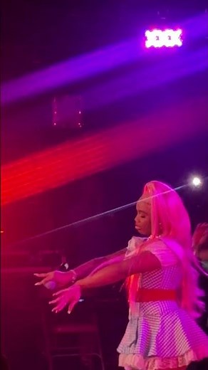 Bunna B Let’s the Crowd Perform INNIT