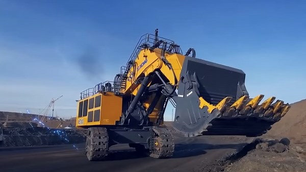Powerful Heavy Equipment Machines in Action