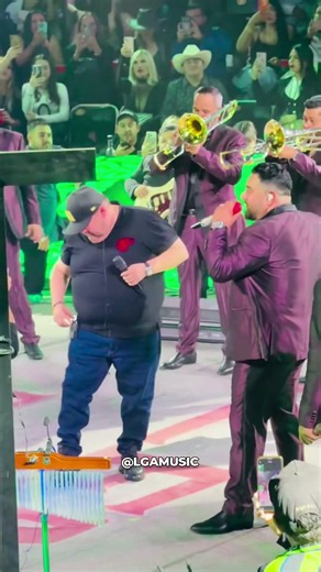EL COYOTE APPEARS AT BANDA MS CONCERT AND THEY SING "SUSPIROS" TOGETHER🤠