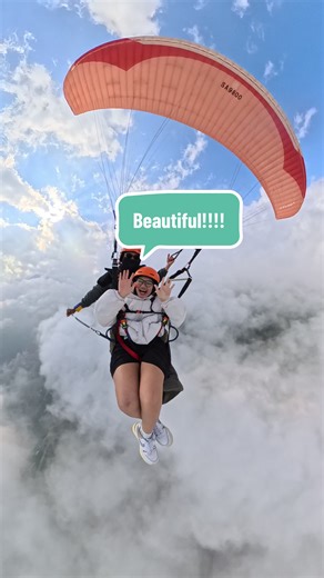 Chạy vài bước là rời đất, trước mặt mở ra cả một biển mây trắng. Yên bình đến lạ, hạ cánh rồi mà cảm giác đã vẫn còn. A few steps, and I was airborne—floating above a sea of clouds. So peaceful, the thrill stayed even after landing. Inbox để đặt lịch ✈️ #duluon #paragliding #Sapa #flysapa #sapaparagliding