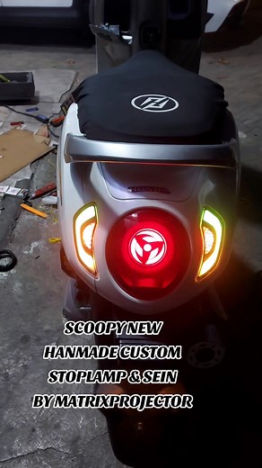 Custom Scoopy Stoplamp & Sein by Matrix Projector