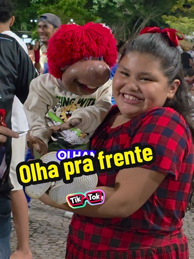 Olha pra frente Agatha, momento da foto esperado pelos fãs com o Boneco Luizinho #comedia #humor #tiktok #ventriloquist