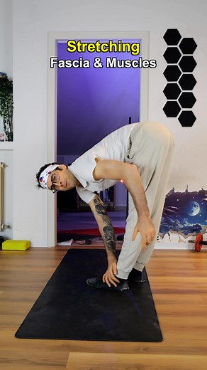 Stretching Your Fascia for More Flexibility There are many structures involved when we want to increase our flexibility, and one of the most important is our fascia. Fascia is a special kind of connective tissue that surrounds our muscles like a membrane. When we stretch, fascia stretches too—but it responds differently than muscles. Muscles can grow in length over time, thanks to a process called sarcomerogenesis, where they actually add new fibers. Fascia, on the other hand, doesn’t grow in le