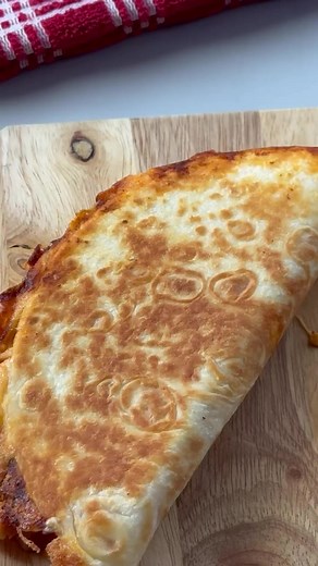 Leftover rotisserie chicken with barbecue sauce quesadilla is sooo good😋 #quesadillas #soeasy #tasty #easyrecipe #musttry #chickenrecipes #loveit #reelsviral | Lori's Recipe Journal