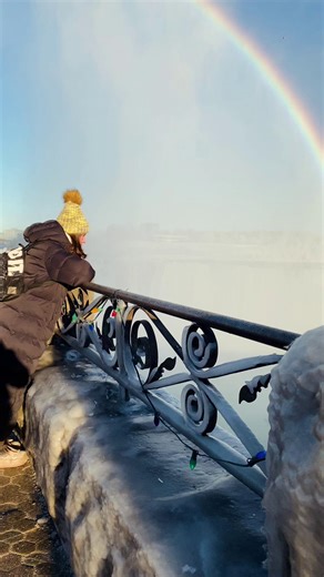 ✨ There’s nothing like witnessing the icy mist and a vibrant rainbow on a winter day at Niagara Falls! Who would you bring along to experience this magical moment in person? #NiagaraFalls #Rainbow #Winter