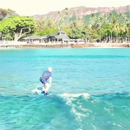 Catch the waves with us at Hawaii Surfing Academy!