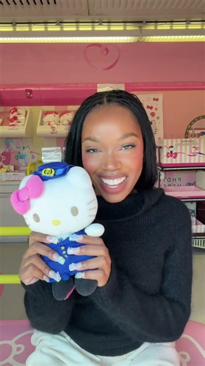 hello kitty bullet train in Japan🎀 #hellokitty #shinkansen #japan