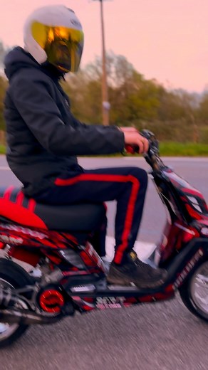 DRB 🚀 on Instagram: "Sa vous plaît les vidéo weeling ? . Hésite pas à partager et commenter 😎 . PARTENAIRE 🤝 Piece entretien et réparation 👨‍🔧 @maxiscoot_officiel -5% avec mon code ( DRB5 ) . Kit déco moto , scooter / 100% perso et semi perso Sa se passe chez @gotamdesign les roi du kit déco 🤩 -10% avec le code ( DRB10 ) . Vêtements moto perso sa se passe chez @_gemabike_ vêtements de qualité 💯 T-shirt / pull / veste -10% avec le code ( DRB10 ) . FOLLOW ME ROAD TO 30k 🤩 . TIKTOK 🎬 : drb