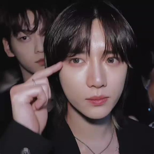 Evening Outfits: Embracing Dark Fashion Trends