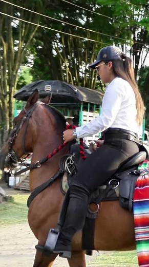 Stunning Women #curvy #beautifulwomen #fashion